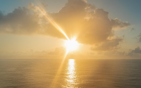 Caldo africano persiste, weekend con picchi di 34 gradi e temporali in arrivo