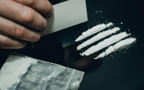 Perquisizione a Cerano, sequestrati droga e strumenti per le dosi