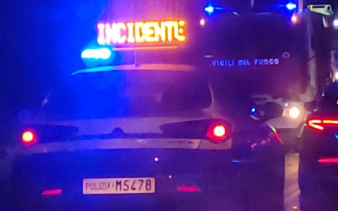 Rissa notturna in un locale, devastato il dehors del Bar Corona
