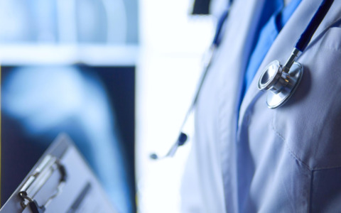 Due studi sui rischi dell’IA nelle diagnosi mediche