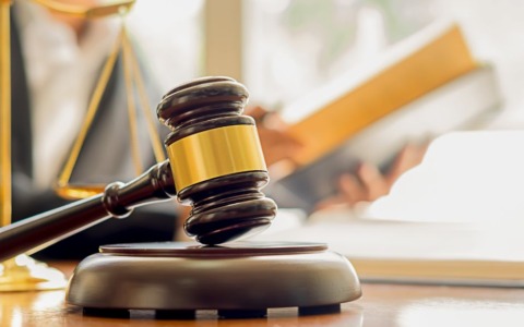 Genitori restano in carcere: udienza preliminare il 20 agosto