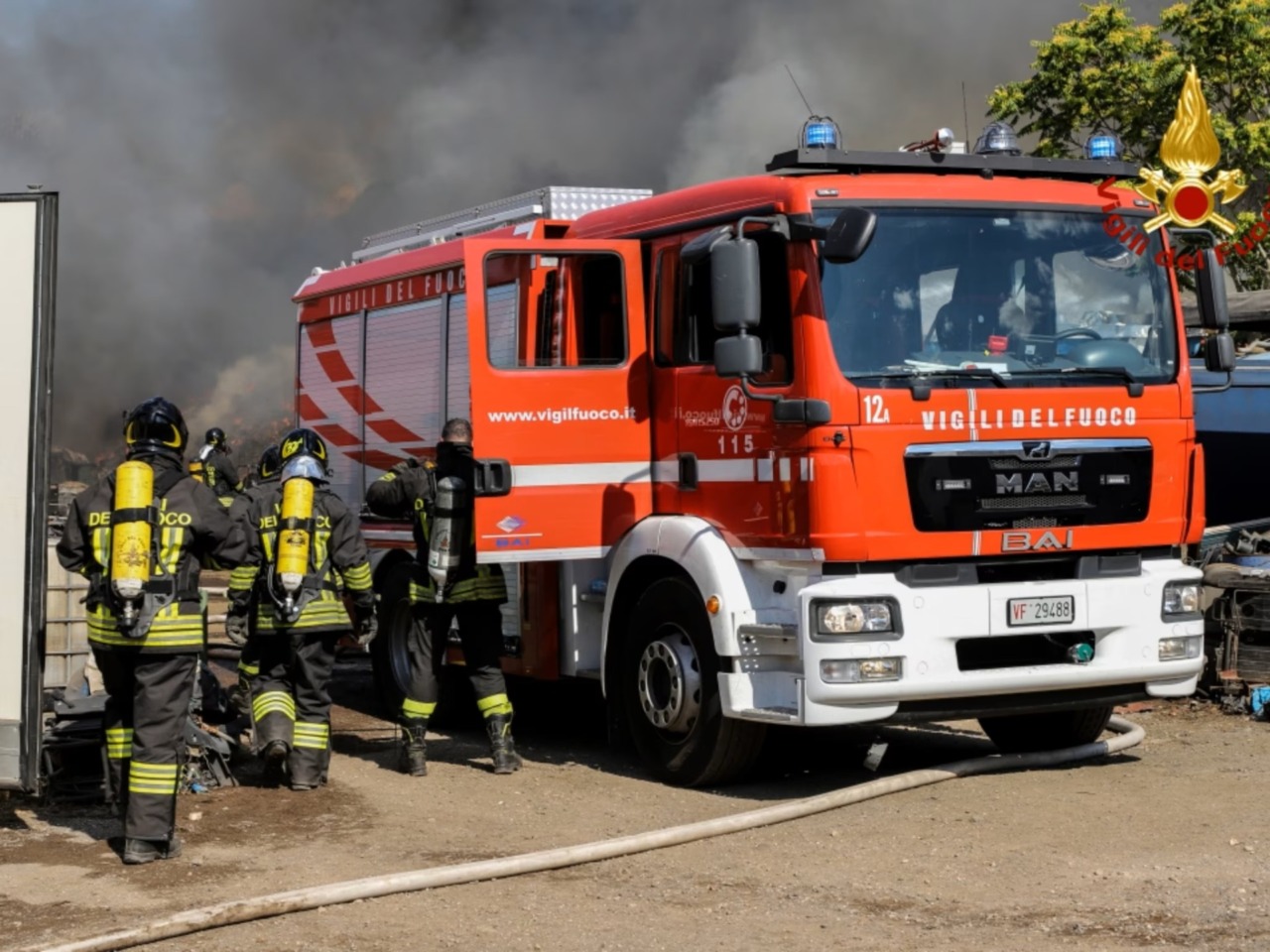 Fumo in casa, sei persone evacuate a Novara